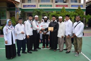 MTsN 1 Model Banda Aceh kembali mendonasi Palestina, kesempatan ini dalam rangka pembangunan masjid Istiqlal Indonesia diGaza yang dihimpun sejak 9 s.d 10 Maret. Diserahkan Rabu, (11/03/2020)
