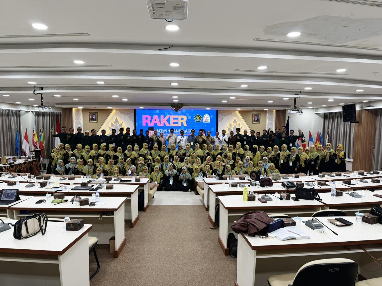 RAPAT-KERJA-MTsN-1-BANDA-ACEH